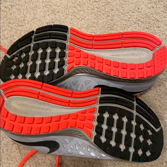 Nike running shoe - Picture 3 of 6